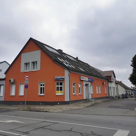 Zimmervermietung Schönfließer Stuben auch für Monteure Eisenhüttenstadt Exterior foto